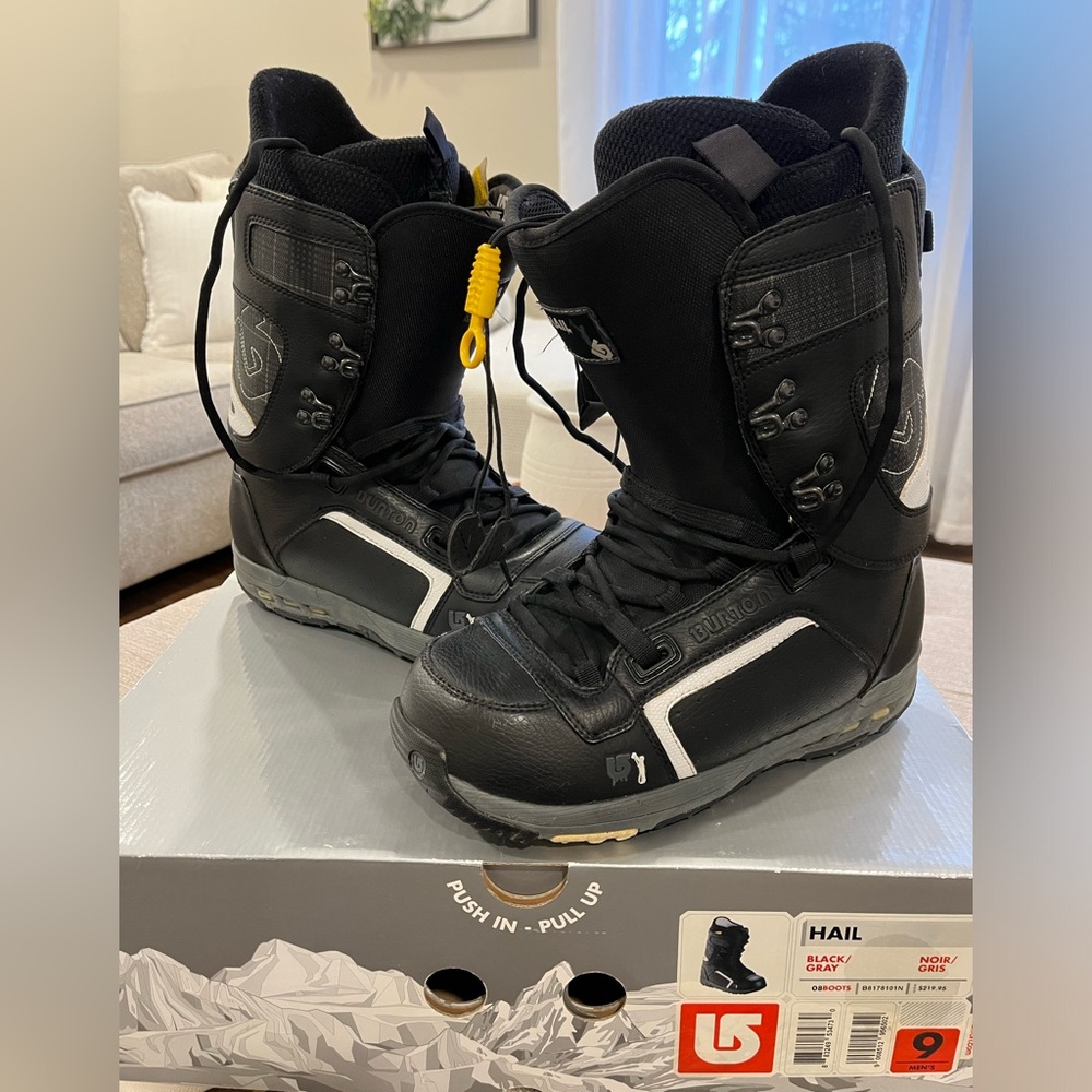 Burton Men’s Hail Boots size 9 - Black/Grey